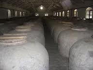 Die Weine von Montilla fermentieren in großen Betonfässern ( Tinajas )